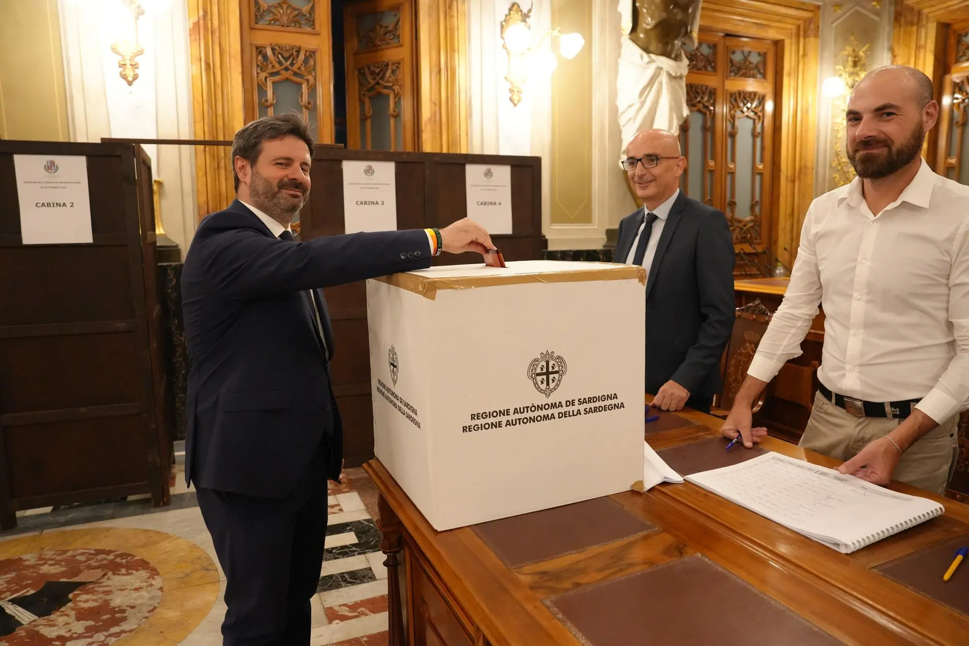 Sassari , Giuseppe Mascia vota per le elezioni della Città Metropolitana (foto Floris)