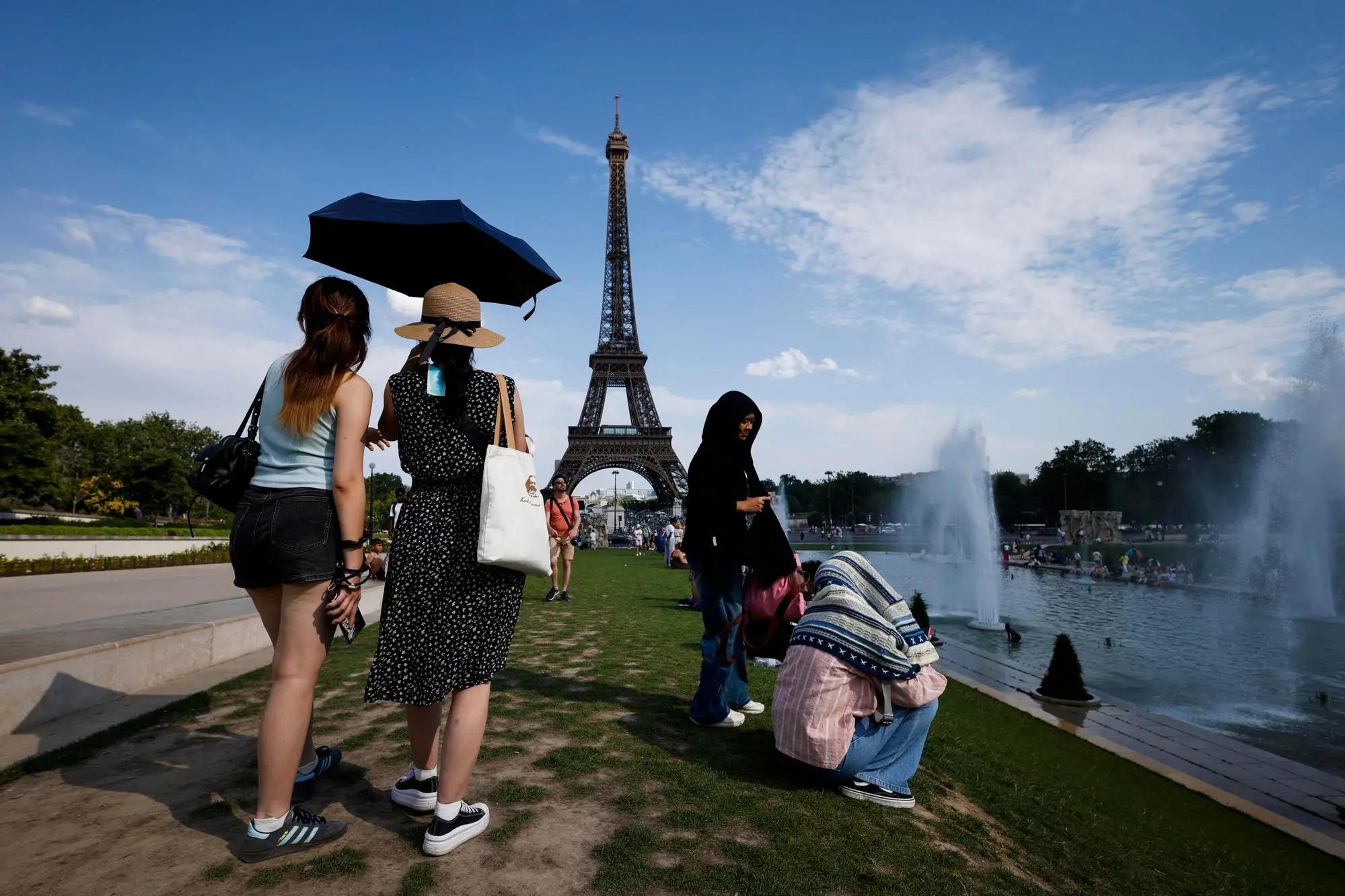 Francia stremata da un'ondata di caldo estrmo (Ansa)