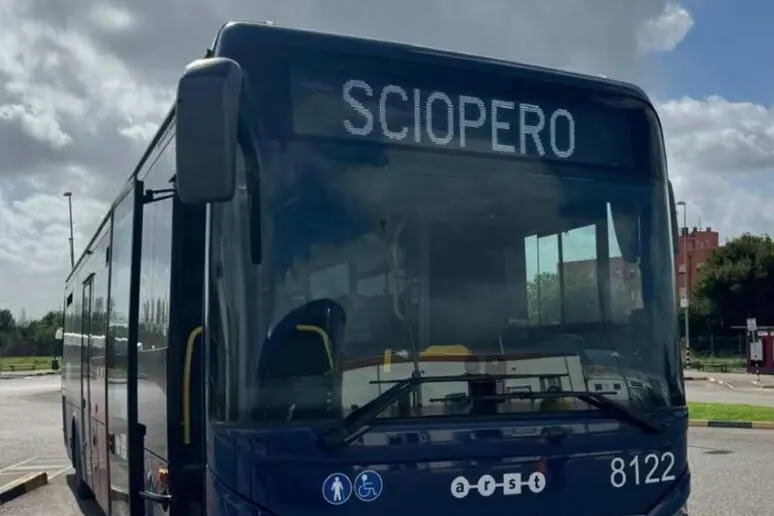 Sciopero dei mezzi, immagine simbolo (foto Ansa)