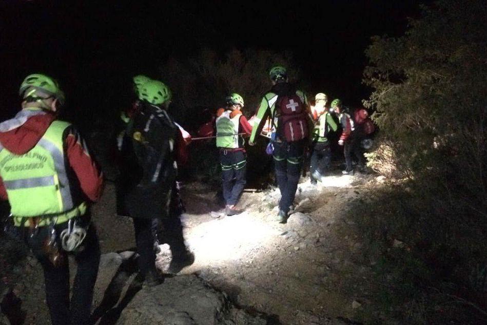 Santa Teresa Gallura, escursionista in difficoltà: salvata nella notte dal Soccorso alpino