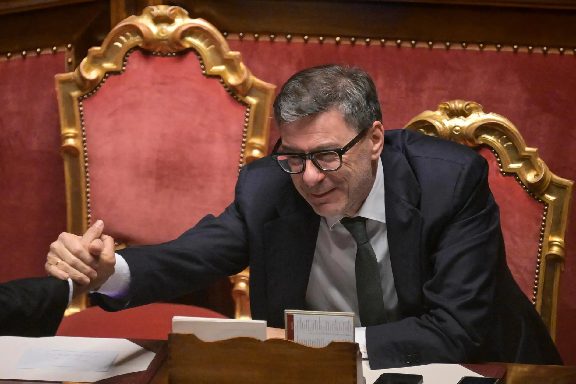 Il ministro dell’Economia e delle Finanze, Giancarlo Giorgetti, durante il voto di fiducia in Senato sulla legge di bilancio 2026, Roma, 23 dicembre 2025. ANSA/RICCARDO ANTIMIANI