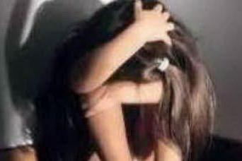 Reggio Emilia, abusi sessuali sull'amichetta della figlia: in manette