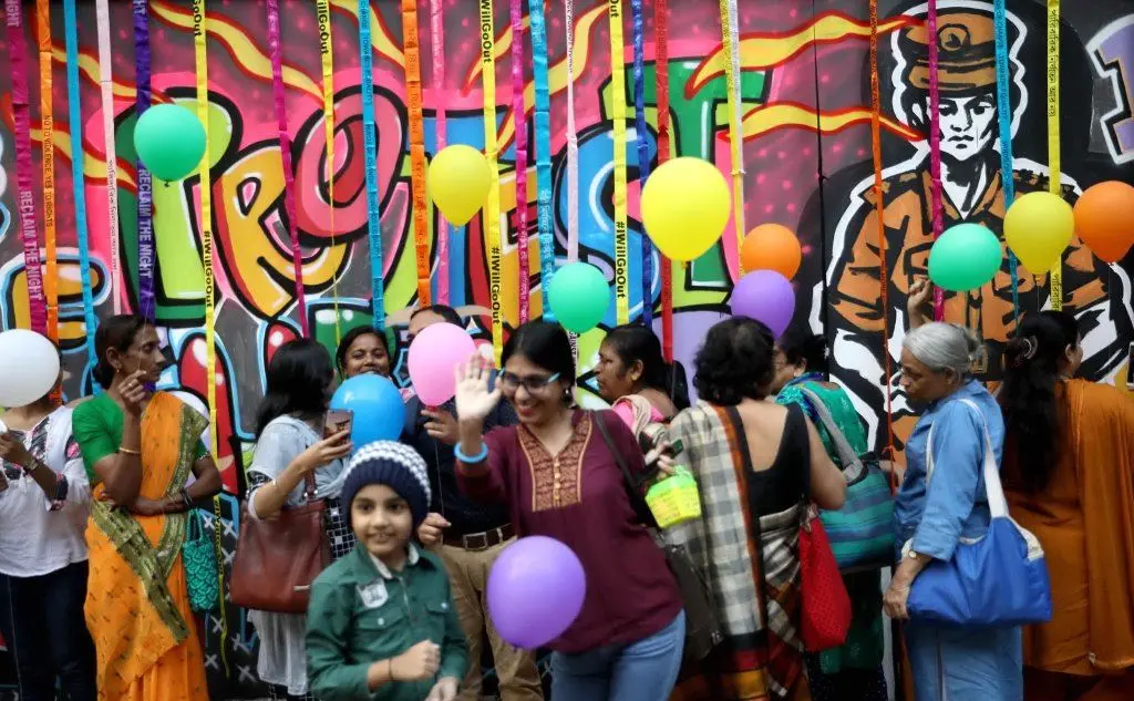 In India un murale per sottolineare l'importanza della sicurezza a casa (Ansa)