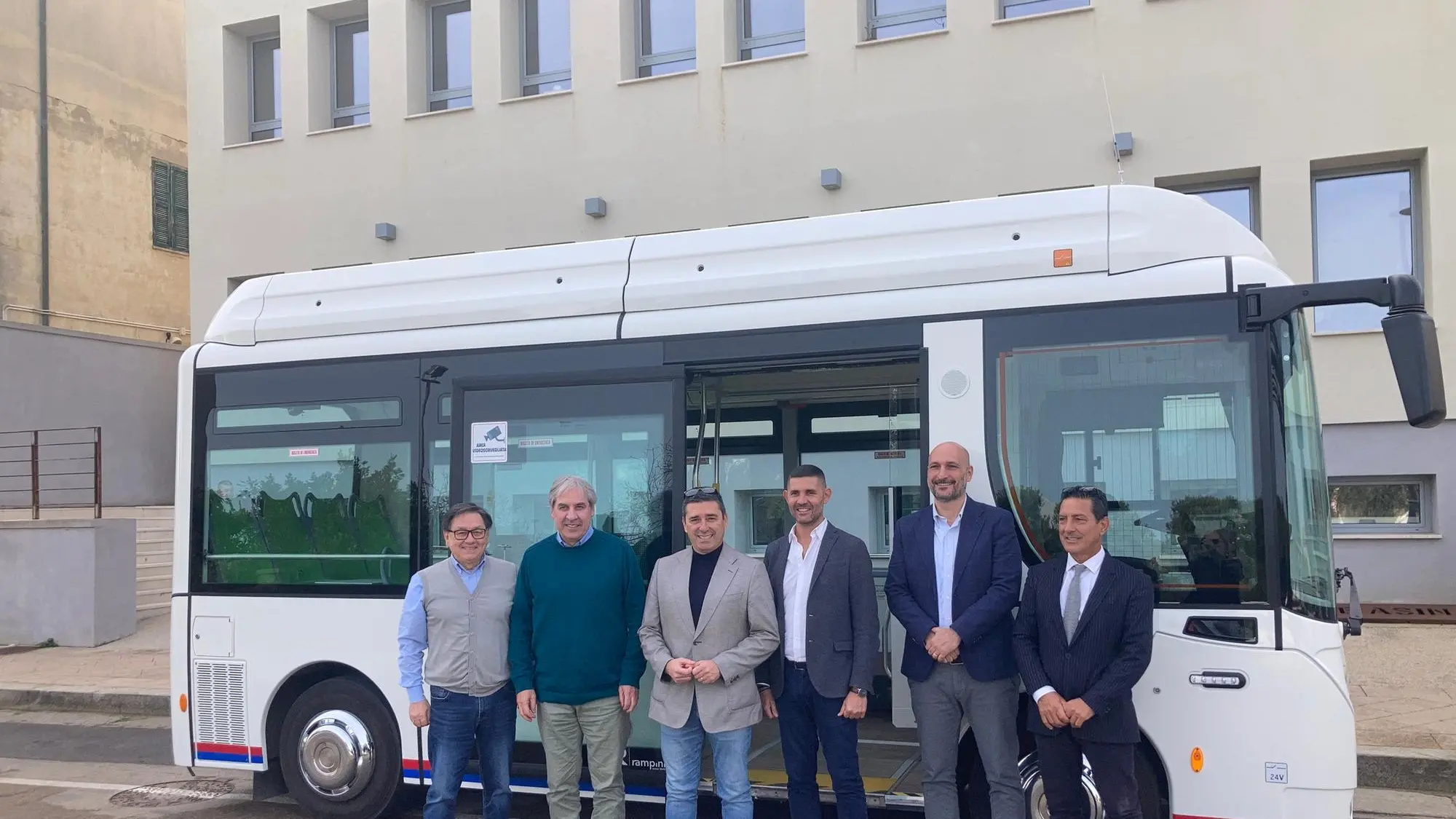 X683 Rda Bus Porto Torres: bus elettrico donato dal Parco Asinara - L'Unione Sarda.it