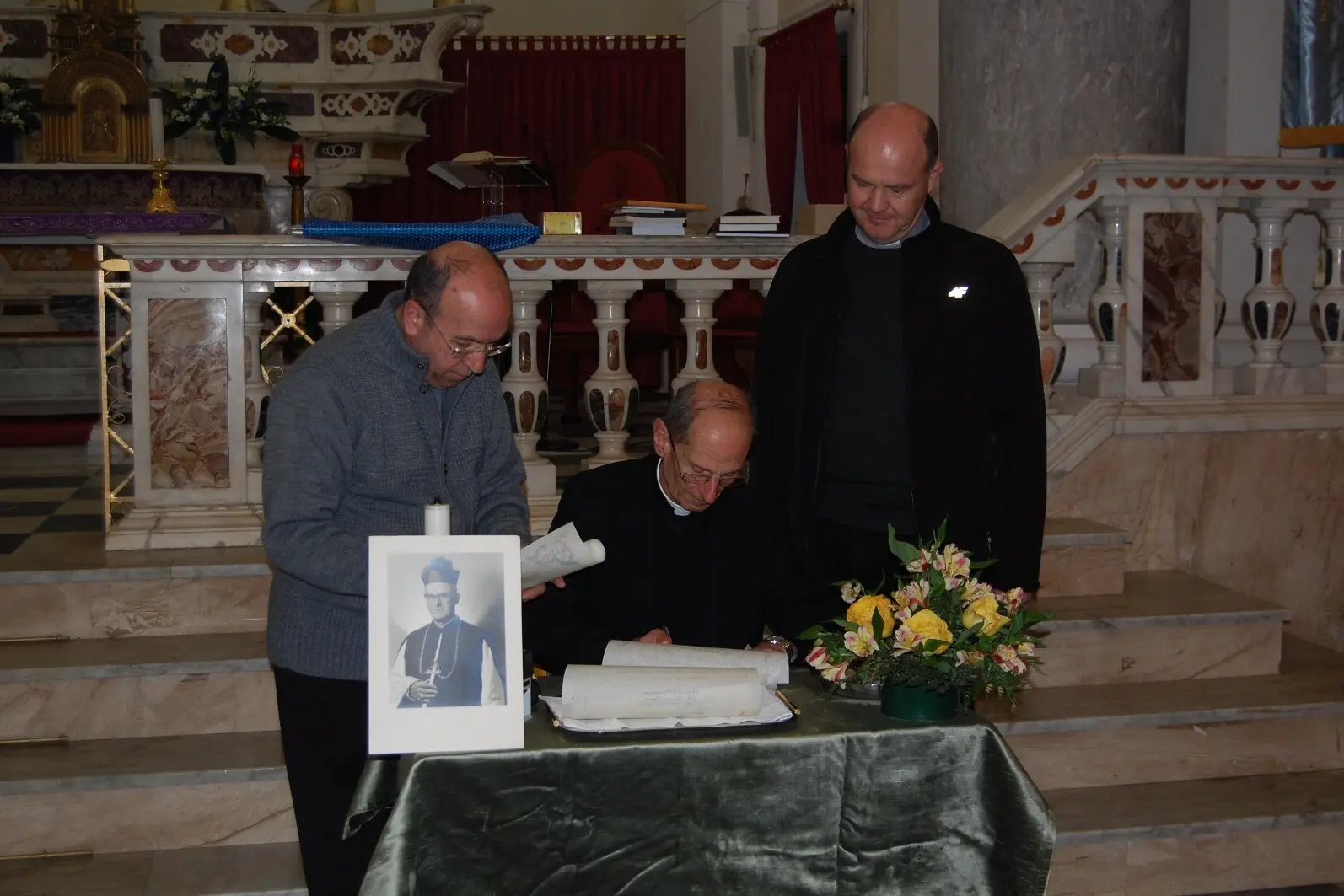 La firma del gemellaggio tra le parrocchie di La Maddalena e Carloforte