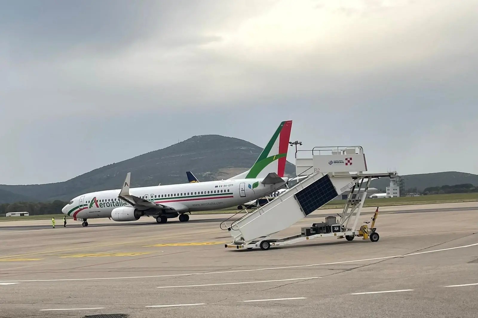 L'aeroporto di Alghero (foto Tellini)