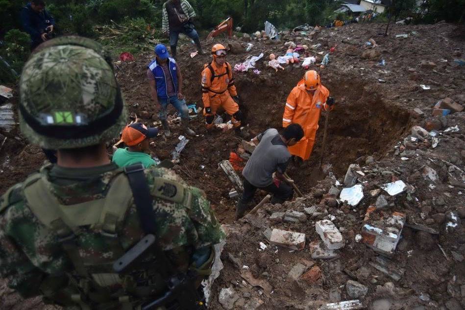 Valanga di terra e fango seppellisce otto abitazioni, 17 morti in Colombia