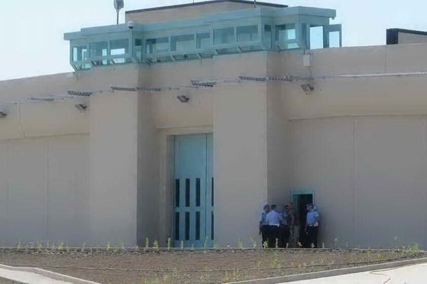 Agente aggredito con una lametta da un detenuto al carcere di Bancali