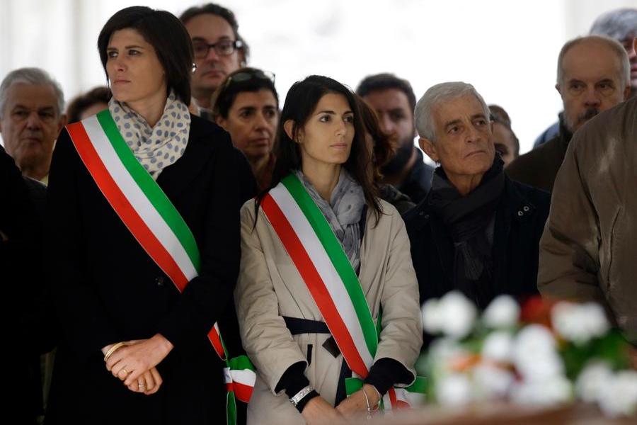 Le ex sindache Chiara Appendino (Torino) e Virginia Raggi (Roma) (AP Photo/Luca Bruno)
