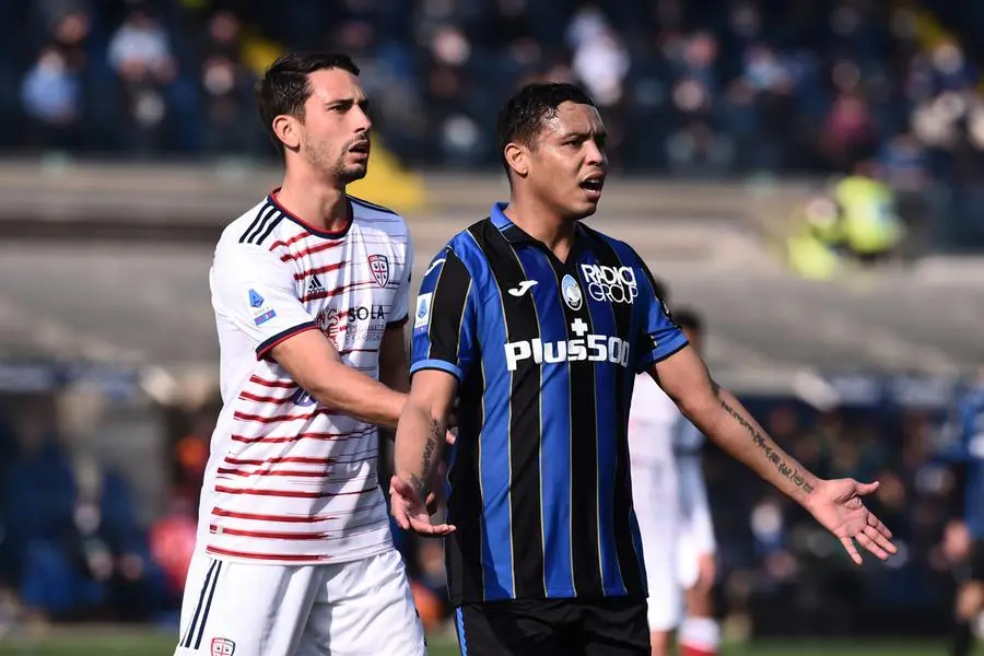 Goldaniga in marcatura su Muriel durante l'ultima sfida contro l'Atalanta (Ansa)