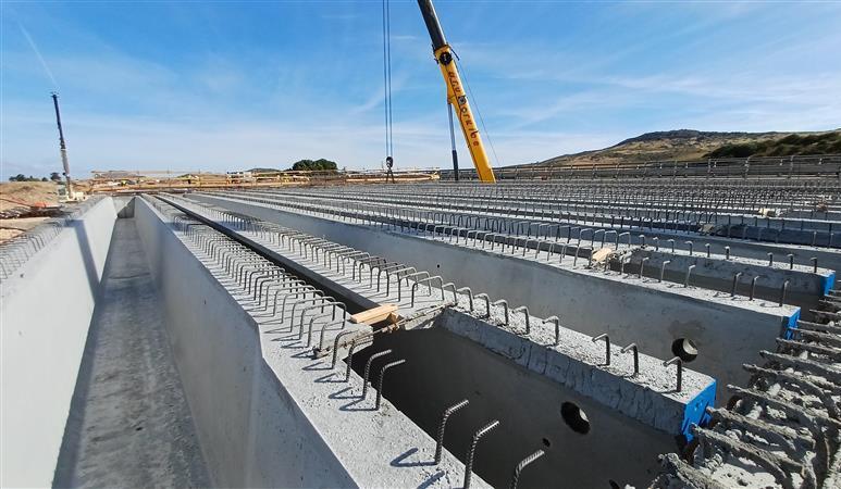 Ponte, varate le travi sopra il Rio Suleus