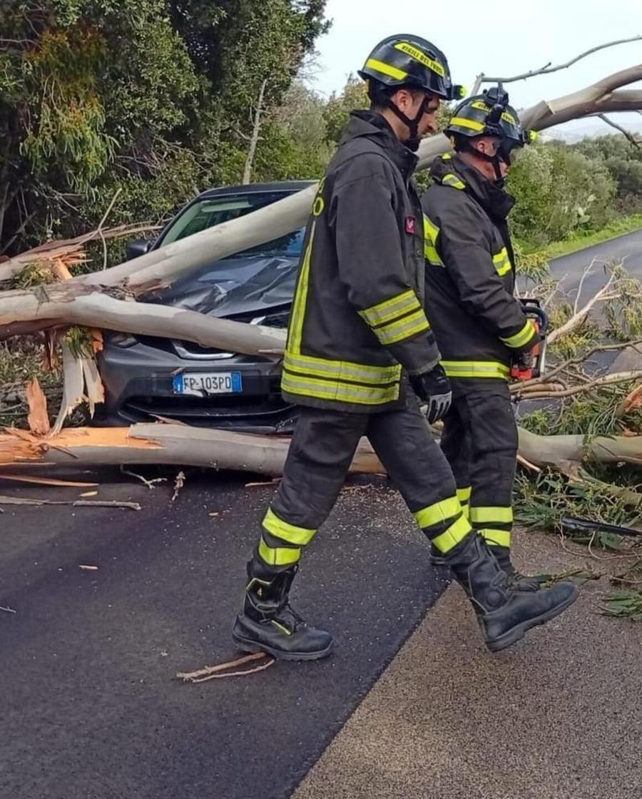Il vento sferza l’Isola Il dolore di tutta Tortolì