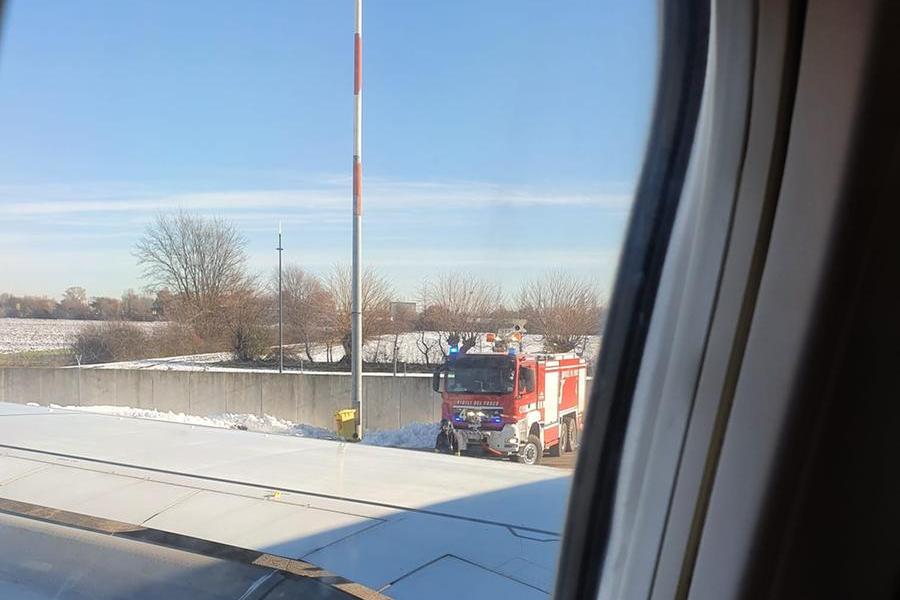 Aereo Ryanair Parma Cagliari principio d'incendio paura in volo
