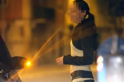 Una prostituta in viale Elmas
