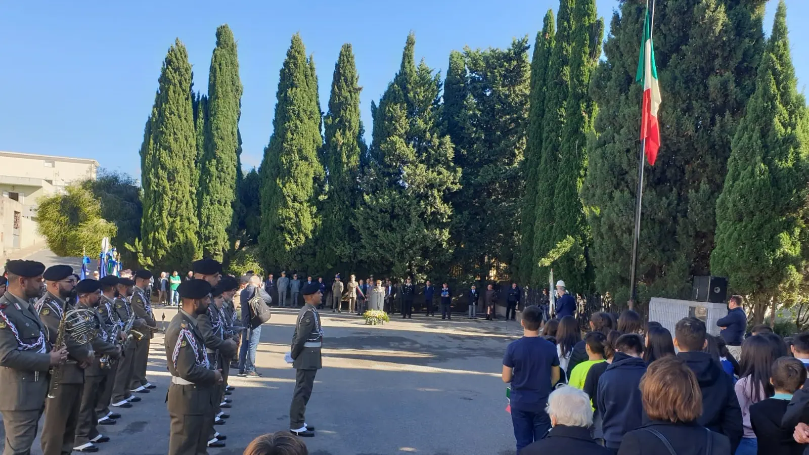 Sinnai, una mattinata con la Brigata Sassari per onorare i Caduti in ...