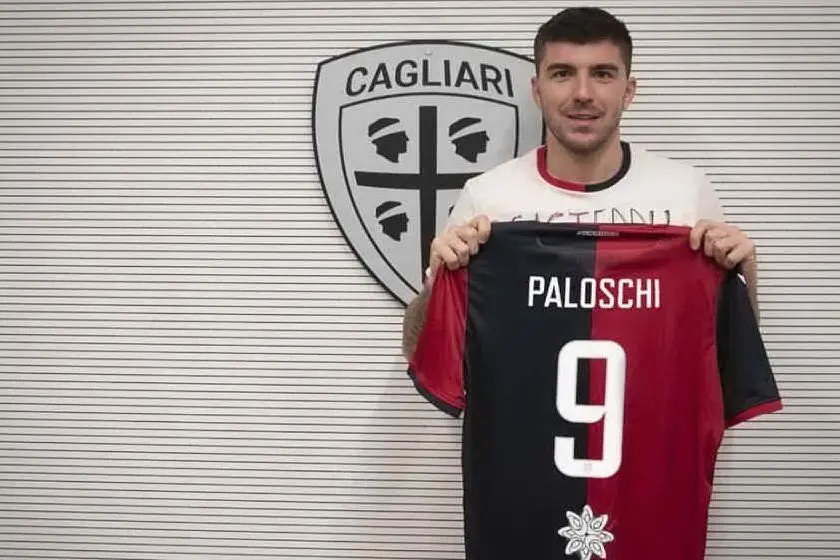 Paloschi all'arrivo in rossoblù (Foto Cagliari Calcio)
