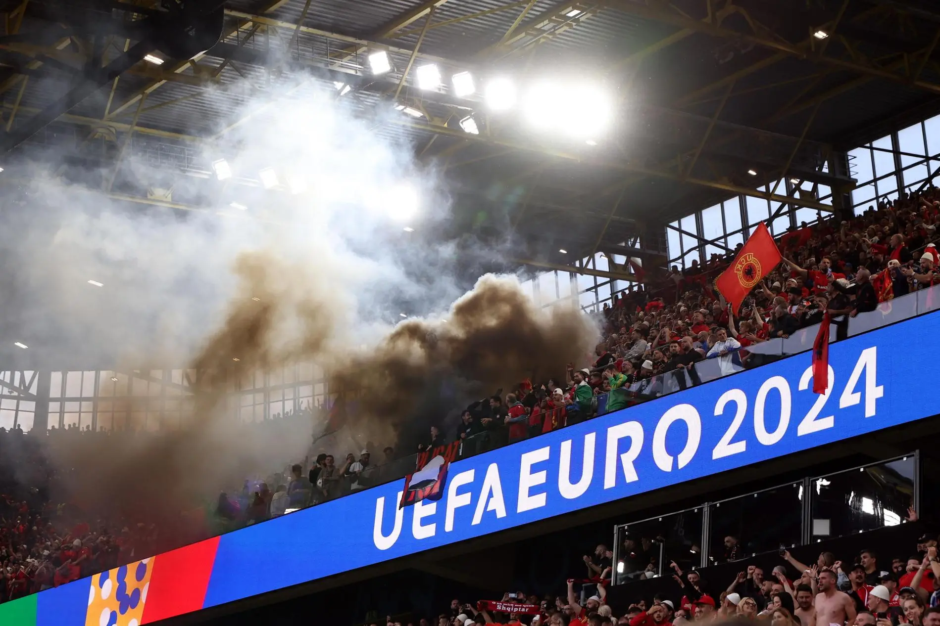 Euro 2024, i tifosi sugli spalti nella sfida fra Italia e Albania (foto Ansa/Epa)