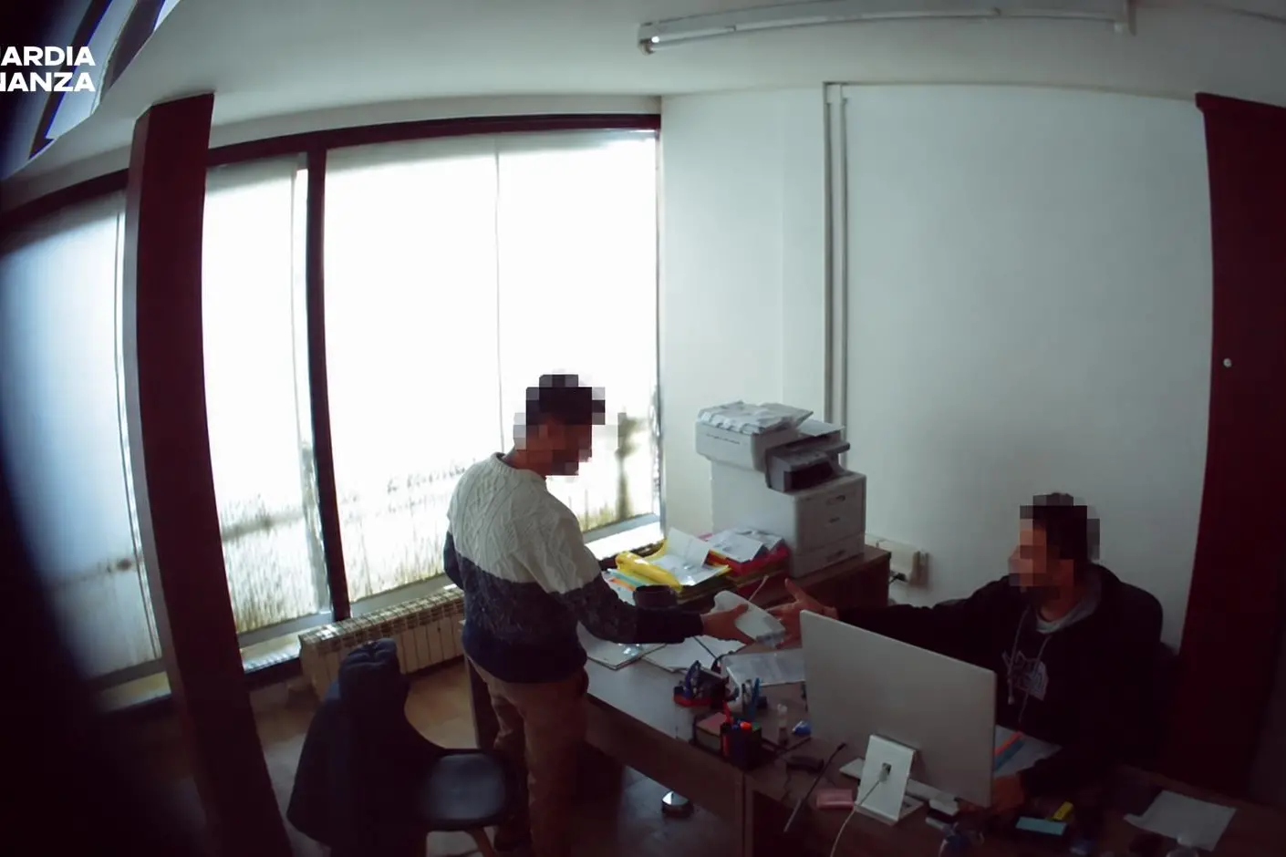 Passaggi di denari ripresi dalla Gdf