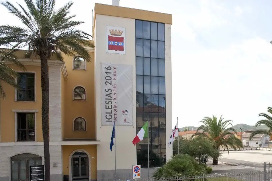 Il palazzo del Comune a Iglesias