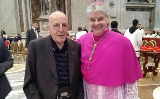 Il vescovo di Ozieri monsignor Corrado Melis e don Giuseppe Mura (un sacerdote in pensione della diocesi Ozieri)