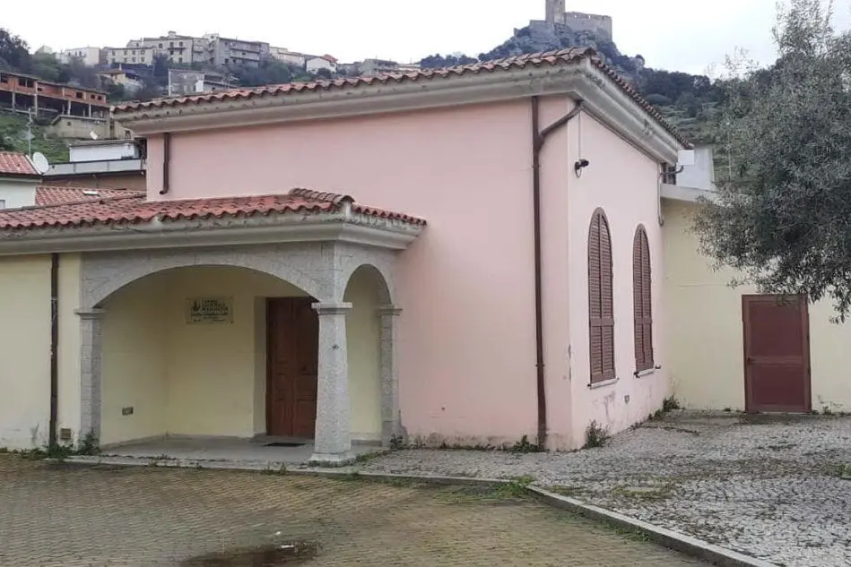 Il centro sociale "Piu Bastianu Gaias" di Esporlatu, dove saranno eseguite le vaccinazioni (L'Unione Sarda - Tellini)