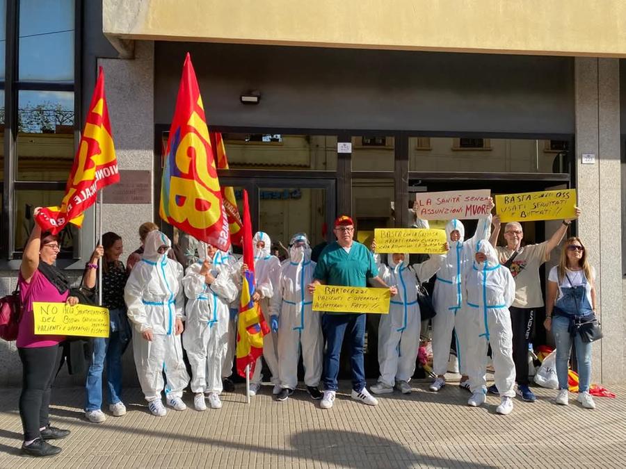 Cagliari, protesta degli Oss precari: «Vogliamo la stabilizzazione»