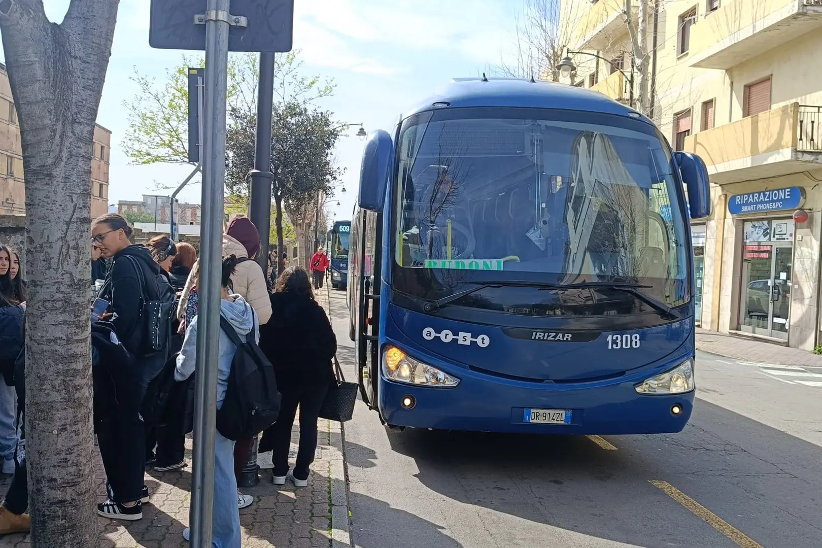 La fermata in via Vittorio Veneto a Olbia (foto Busia)