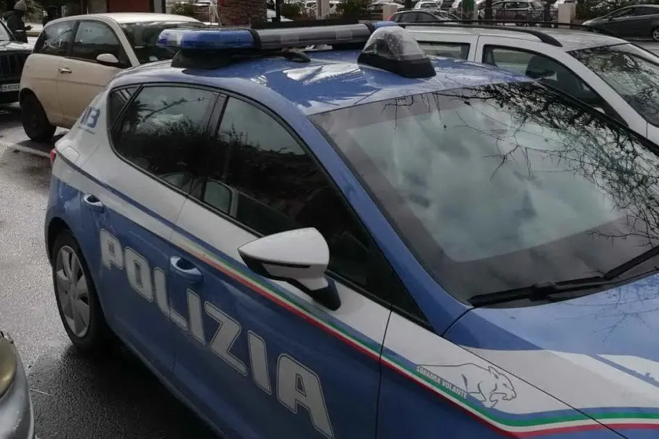 Polizia in via Roma (Archivio L'Unione Sarda)