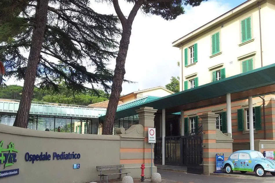 L'ingresso dell'Ospedale Pediatrico Meyer di Firenze