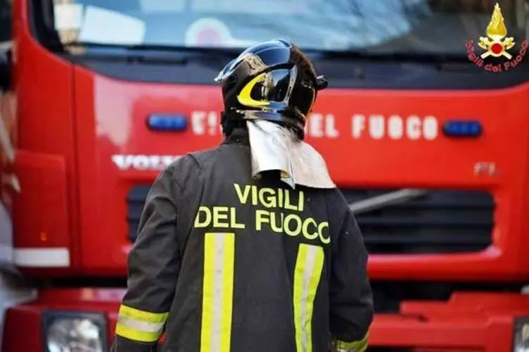 Attentato incendiario a Codrongianos (foto Ansa)
