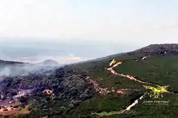 Grosso incendio a Morgongiori: in volo il Canadair per spegnere le fiamme