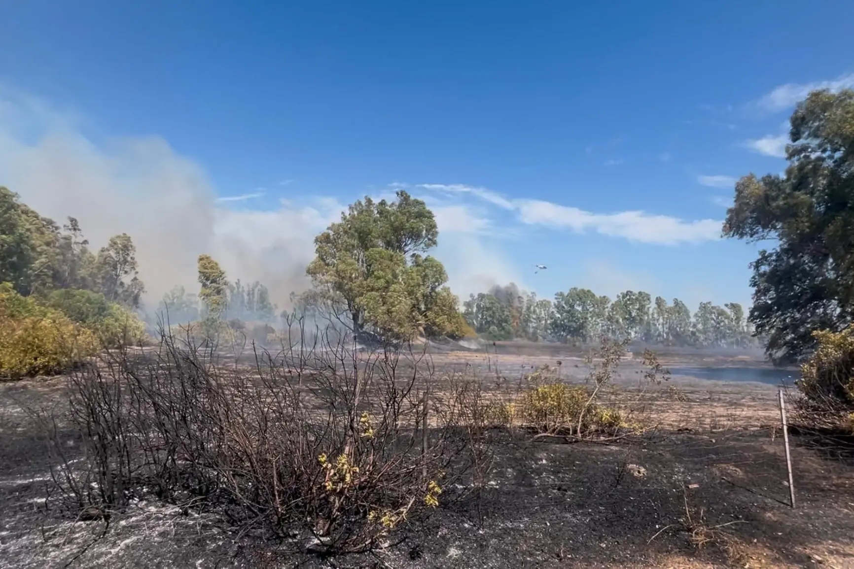 I danni causati dall'incendio a San Giovanni Suergiu (foto Fabio Murru)