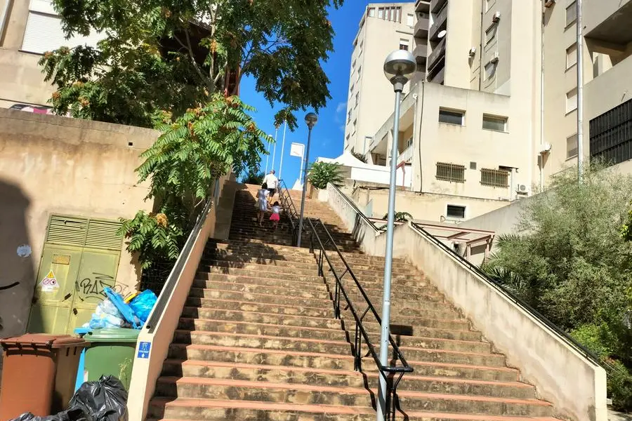 La scalinata di via Cannas ripulita (foto L'Unione Sarda - Scano)