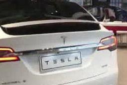 Problemi al touchscreen, Tesla richiama 135mila auto per