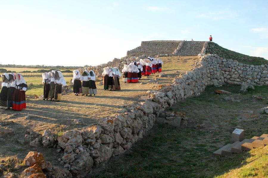 L'altare prenuragico di Monte d'Accoddi ospita “Voci e suoni tra miti e riti”