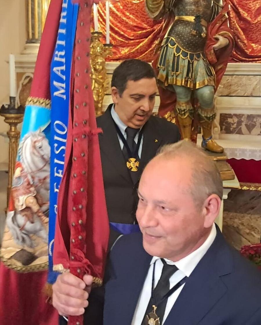 Aspettando l’ok per i buoi, il Terzo Guardiano riceve la bandiera