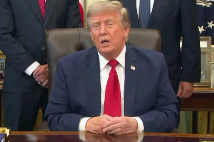 Trump: stiamo colpendo l'Iran con grande intensità