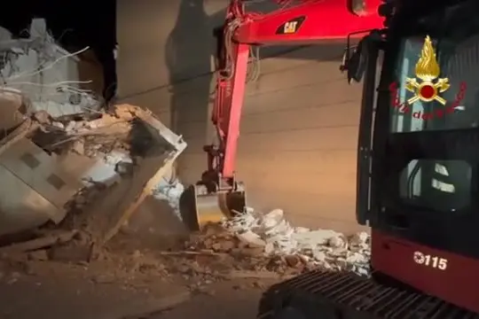 A Napoli crolla nella notte la "Vela rossa" di Scampia, nessun ferito