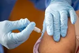 Vaccino (immagine simbolo, foto Ansa)