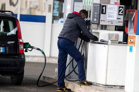 A person refuels his car at a service station in Rome, Italy, 21 April 2020. The coronavirus crisis and the collapsed oil price make petrol much cheaper than before pandemy. ANSA/MASSIMO PERCOSSI