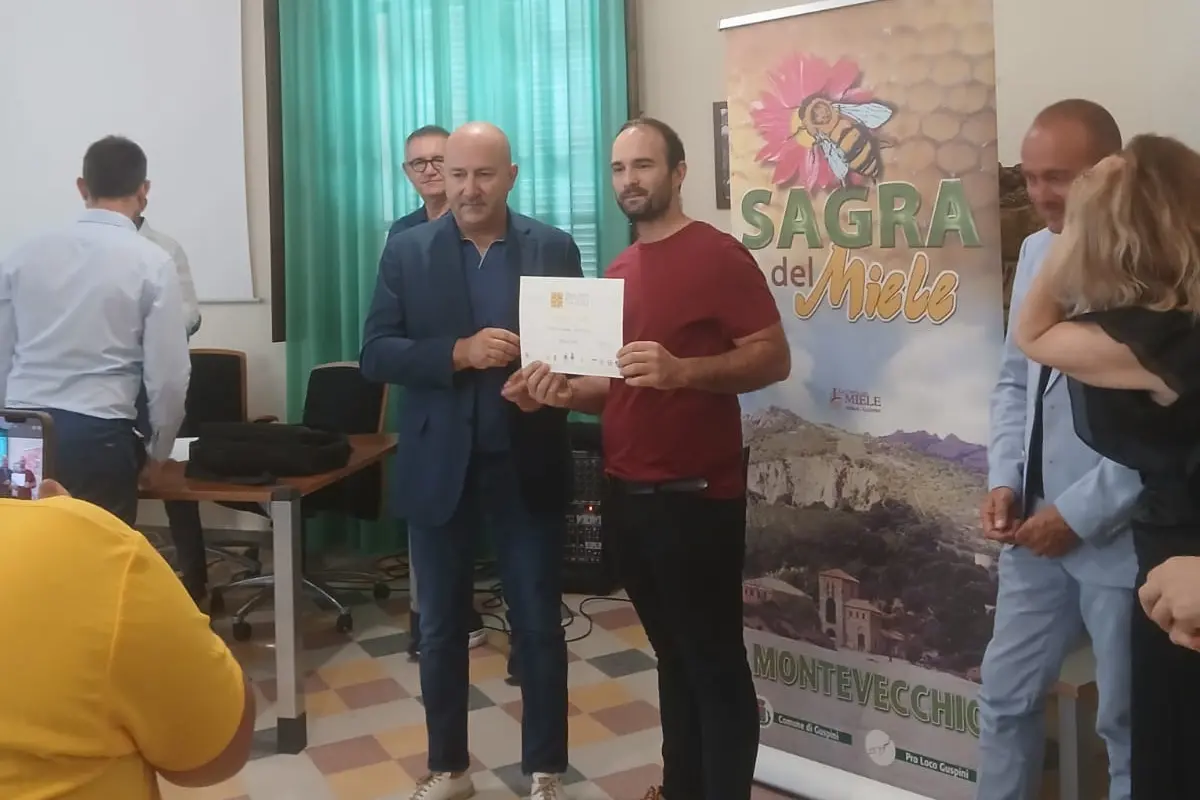 La premiazione al miele di Ortacesus