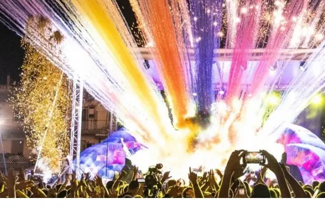 Spettacolo anni '90 a Castelsardo (foto concessa)