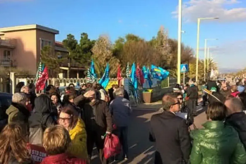 Una delle tante proteste dei dipendenti Aias (L'Unione Sarda - Farris)