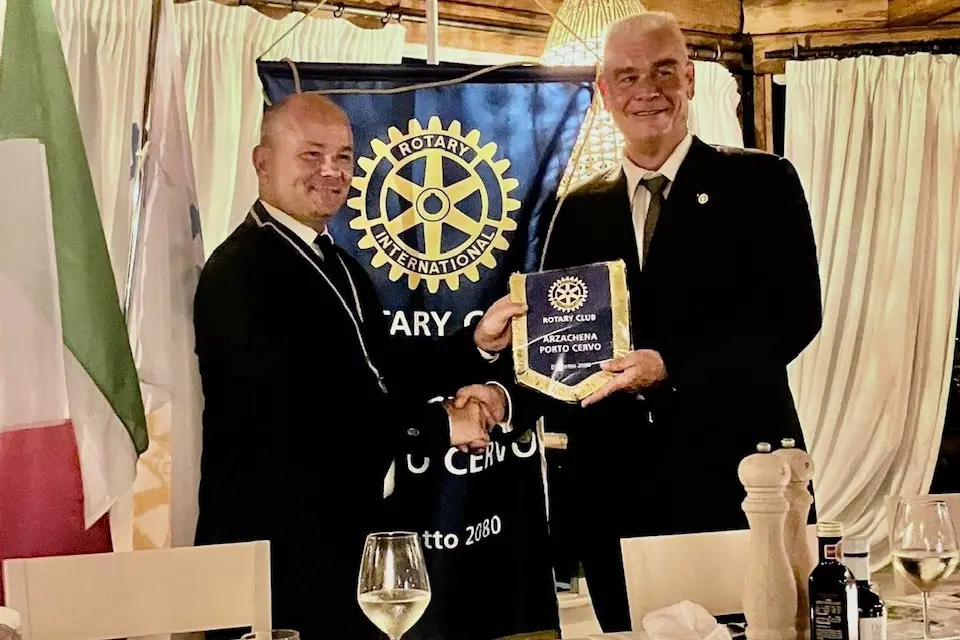 Arzachena, a sinistra il presidente Alessandro Carta