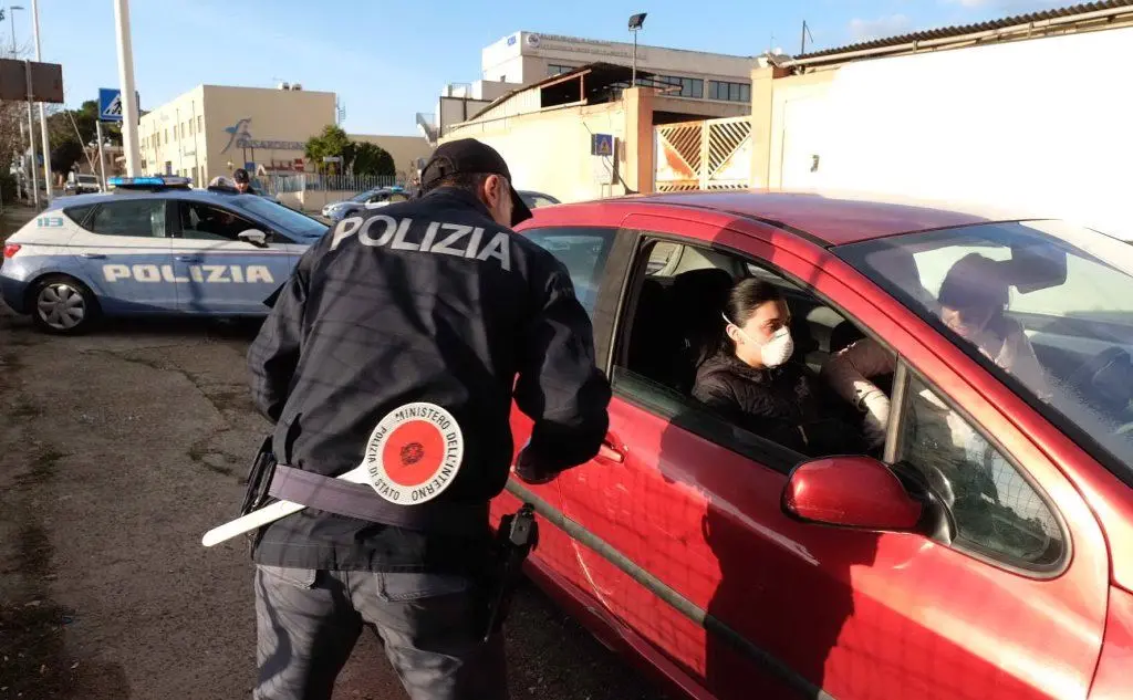 Controlli della polizia a Cagliari (L'Unione Sarda - Ungari)