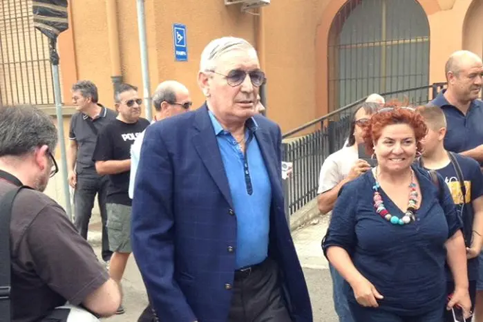 Qui partecipa all'inaugurazione di viale Campioni d'Italia, la strada davanti all'Amsicora intitolata ai calciatori rossoblú passati alla storia per la conquista dello scudetto