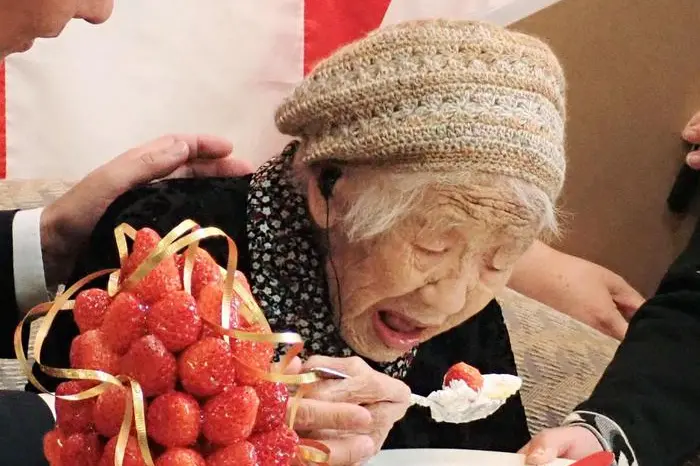 epa07426415 Kane Tanaka, 116-year-old Japanese woman, tastes strawberry cake in celebration, after she was honored as the world's oldest living person by Guinness World Records, at a nursing home in Fukuoka, southwestern Japan, 09 March 2019, issued 10 March 2019. EPA/JIJI PRESS JAPAN OUT EDITORIAL USE ONLY/ NO ARCHIVES