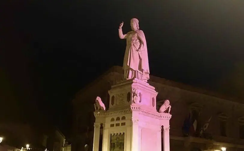 La statua di Eleonora d’Arborea (foto V. P.)