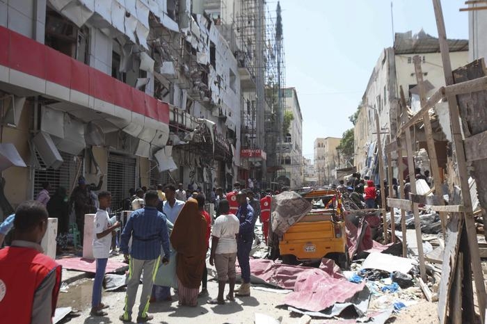 Autobomba a Mogadiscio (foto Ansa/Epa)
