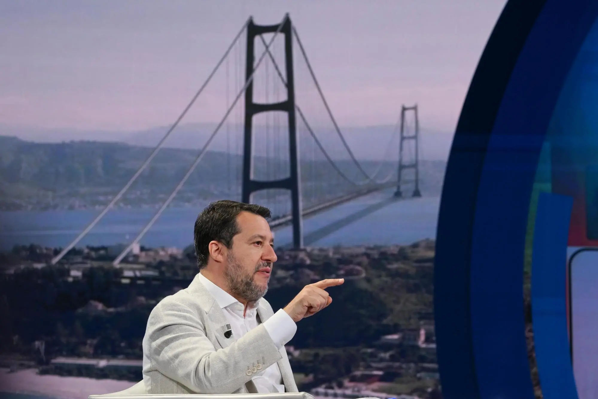 Matteo Salvini e il progetto del Ponte sullo Stretto (foto Ansa)